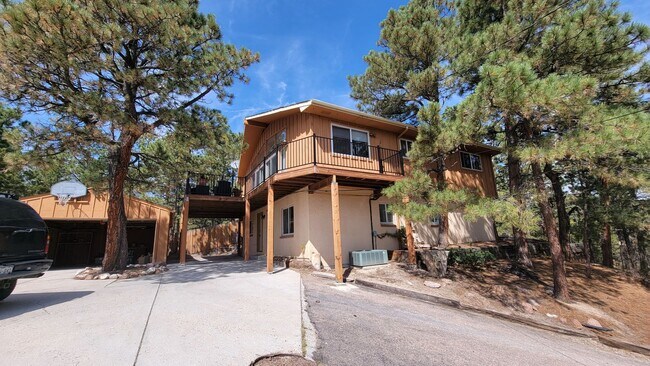 Building Photo - 1345 Spring Valley Dr