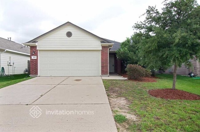 Building Photo - 915 Lancaster Lake Dr