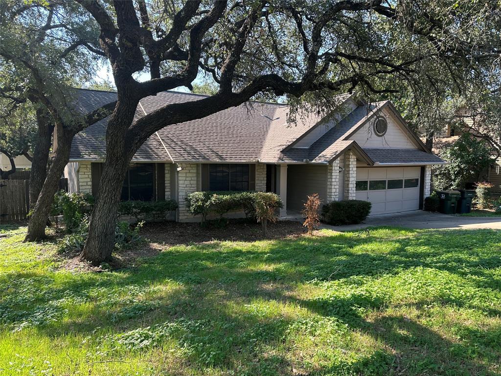 Foto principal - 6811 Luckenbach Ln