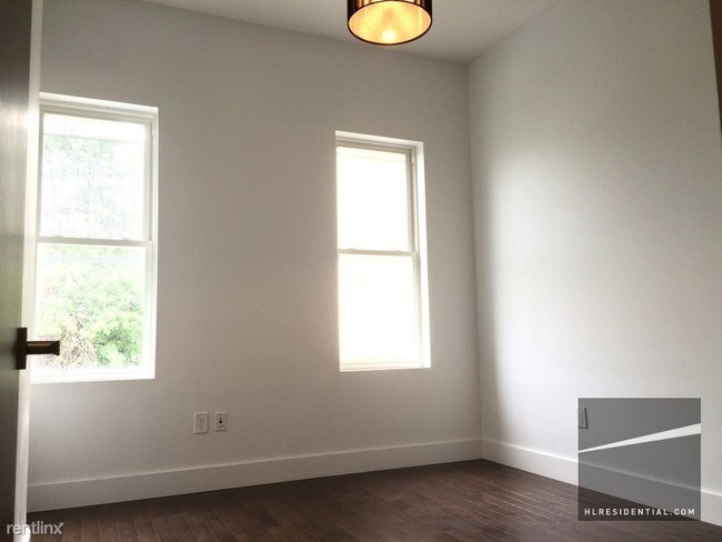 Building Photo - 138 Cornelia St