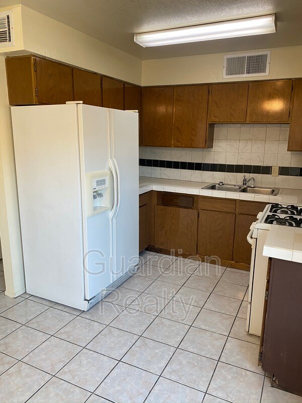 Building Photo - 4312 Lynnann