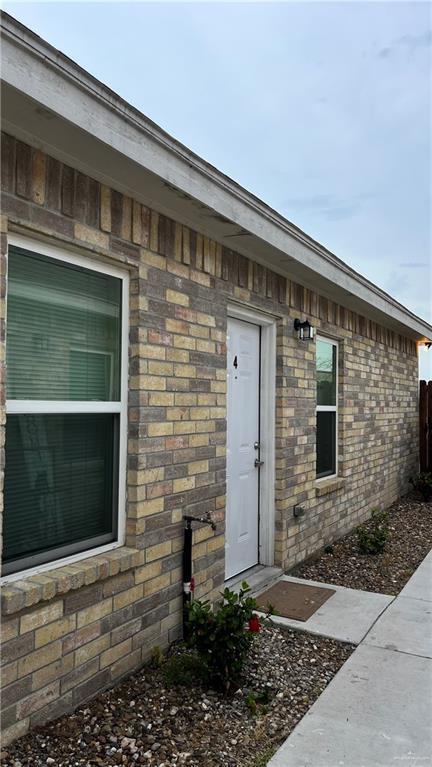 Building Photo - 4902 N Hiawatha Dr