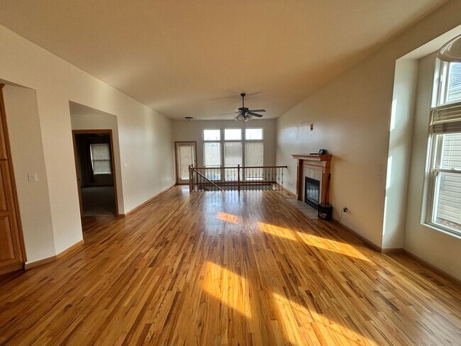 Foto del edificio - Beautiful 3 bed 3 bath duplex located in quiet neighborhood!