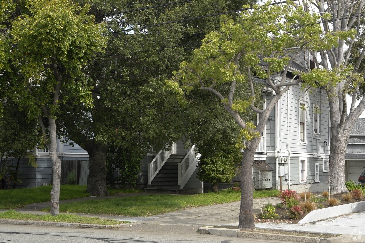 Primary Photo - 1605 Lincoln Ave