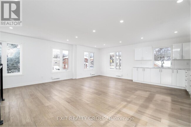 Photo du bâtiment - 211 Dundas St W