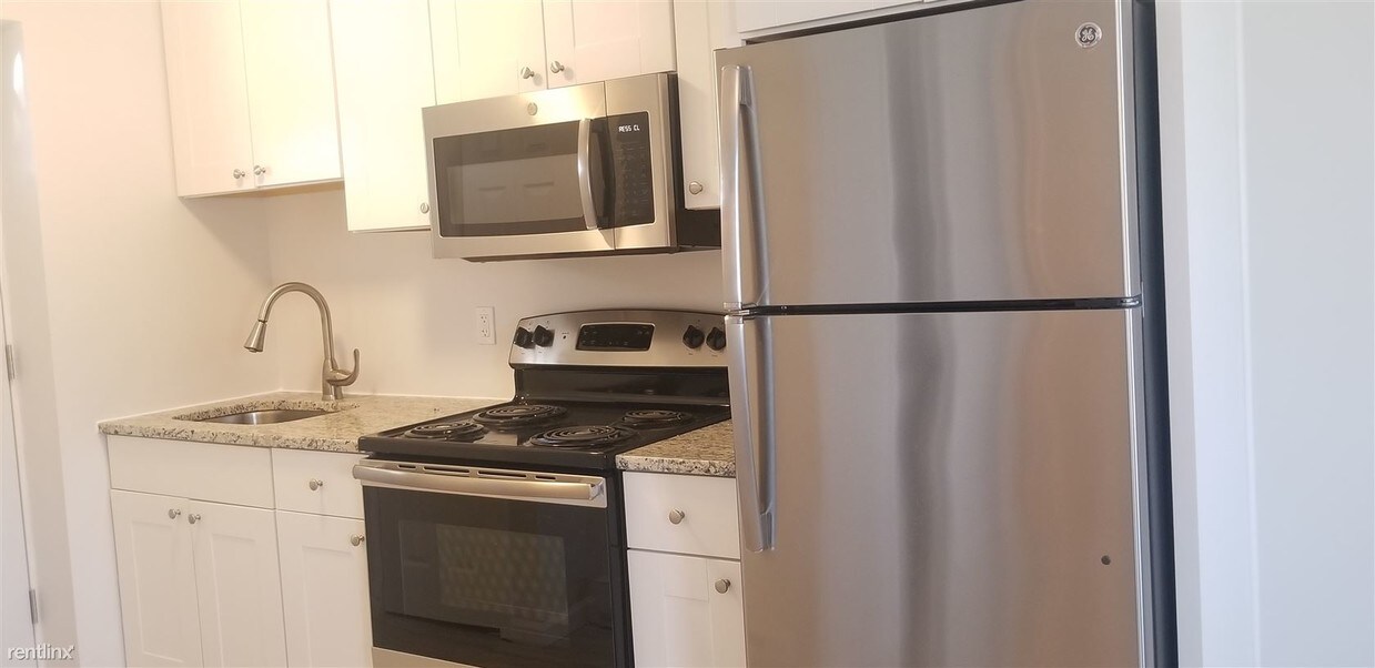 Foto principal - 125 Cosey Beach Ave
