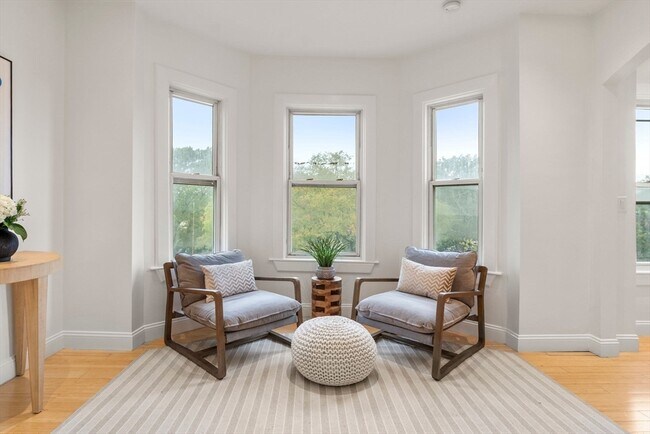 Foto del edificio - 178 Hyde Park Ave