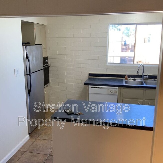 Building Photo - 6936 E 4th St