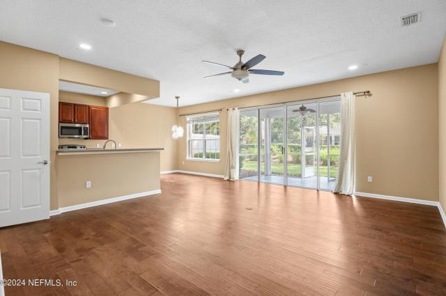 Foto del edificio - 3 bedroom in Jacksonville FL 32216