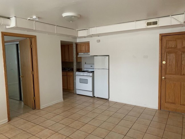 Building Photo - Unit GE