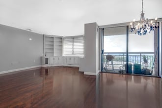 Building Photo - 1328 Harmon Cove Tower