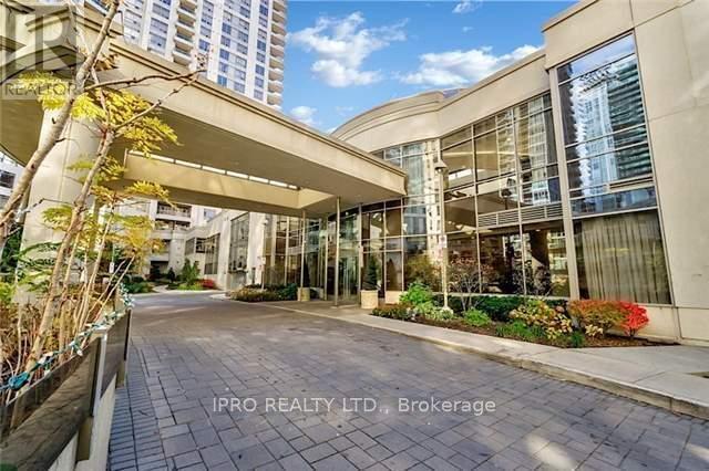 Photo du bâtiment - 3888-3888 Duke of York Blvd