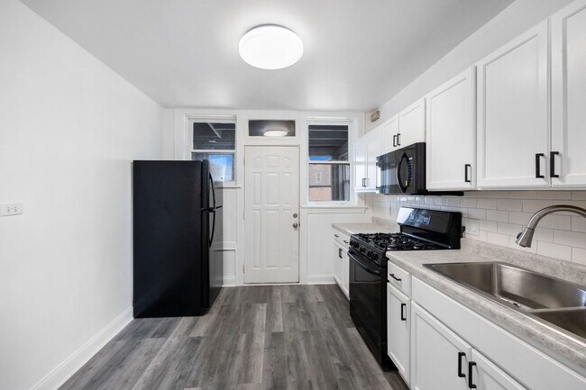 Foto del edificio - 2706 W Peterson Ave