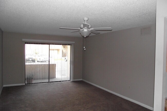 Foto del edificio - 5293 Vineland Rd