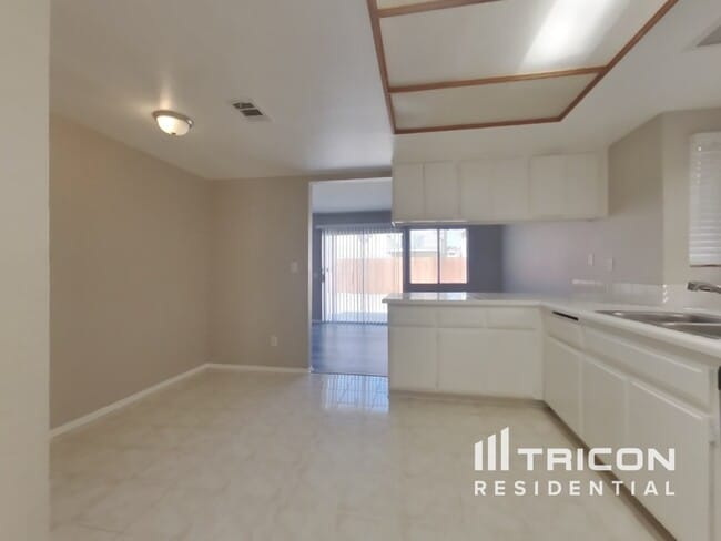 Building Photo - 488 Dale St