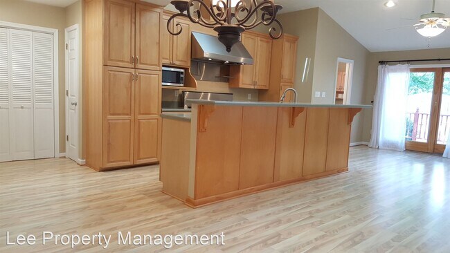 Building Photo - 4 br, 2.5 bath House - 205 Blacksmith Arch