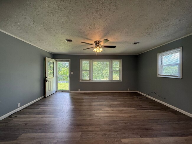 Building Photo - 3 Bedroom 1 Bathroom Home in Greene County...