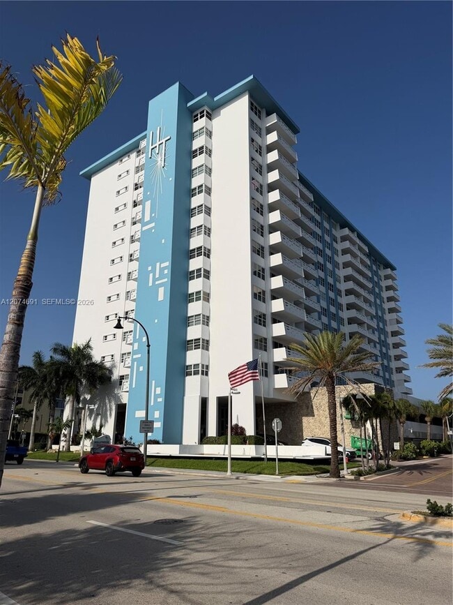 Building Photo - 3111 N Ocean Dr