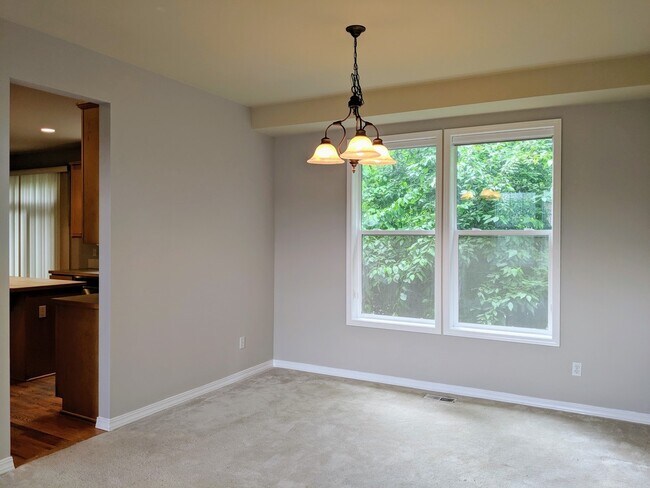Building Photo - Stunning 2 Story 4 Bed 2.5 Bath Home in Re...