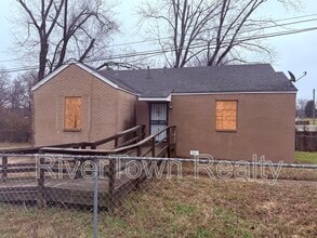 Building Photo - 192 Charter Ave