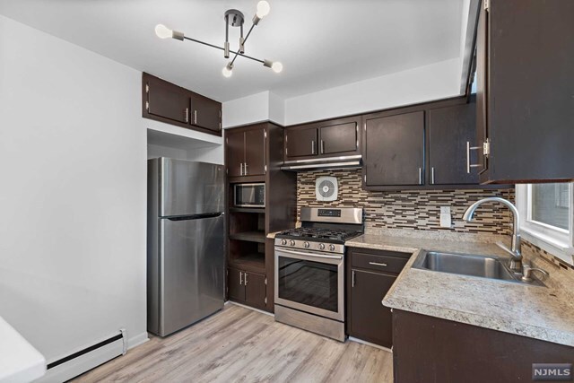 Building Photo - 12 Stanchak Ct