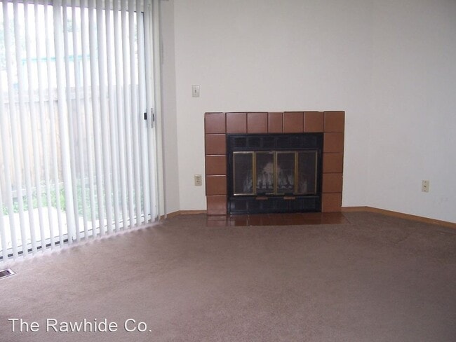 Building Photo - 3 br, 2.5 bath House - 2452 Lexington Vill...