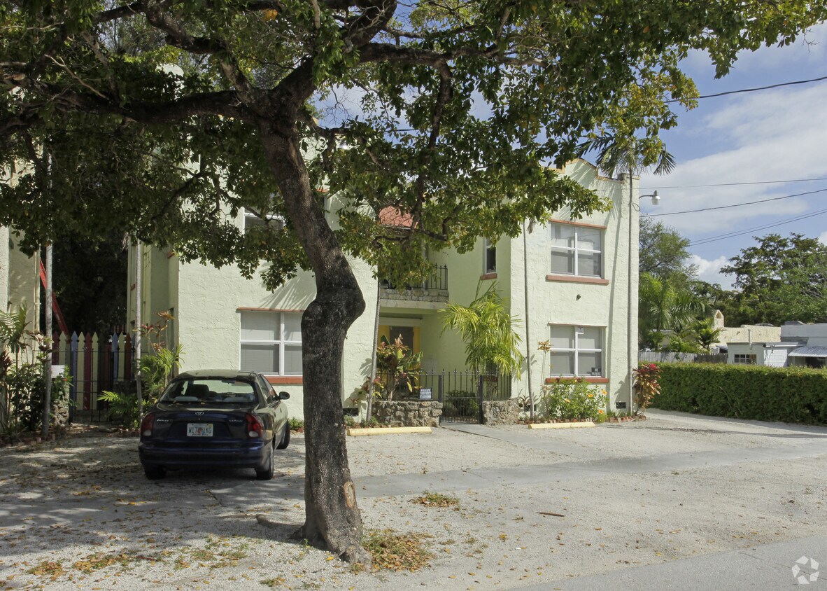 Foto del edificio - 1075 NE 127th St