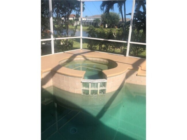 Foto del edificio - Beautiful spacious 5 bedroom 3.5 bathroom ...