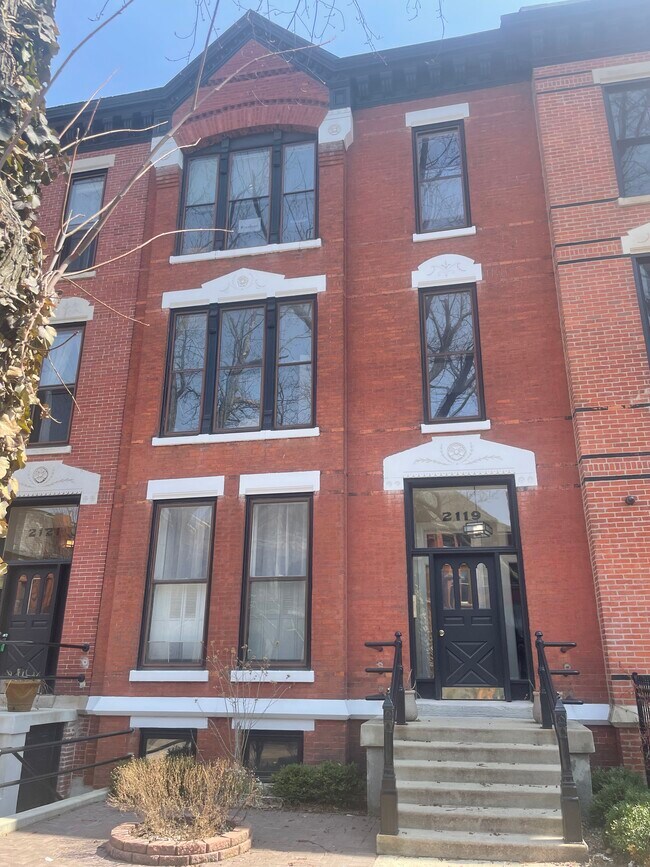2119 N Cleveland Ave Unit 2, Chicago, IL 60614 Apartments at 2119 N
