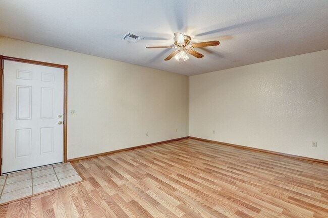 Foto del edificio - 10616 White Oak Canyon Rd, Oklahoma City, OK 73162