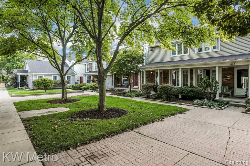 3425 Crooks Rd, Royal Oak, MI 48073 Condo for Rent in Royal Oak, MI