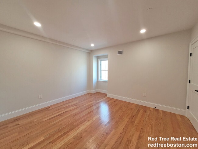 Building Photo - 81 White St