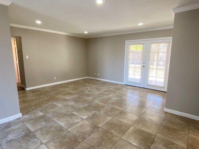 Foto del edificio - 4 Bedroom in Simi Valley