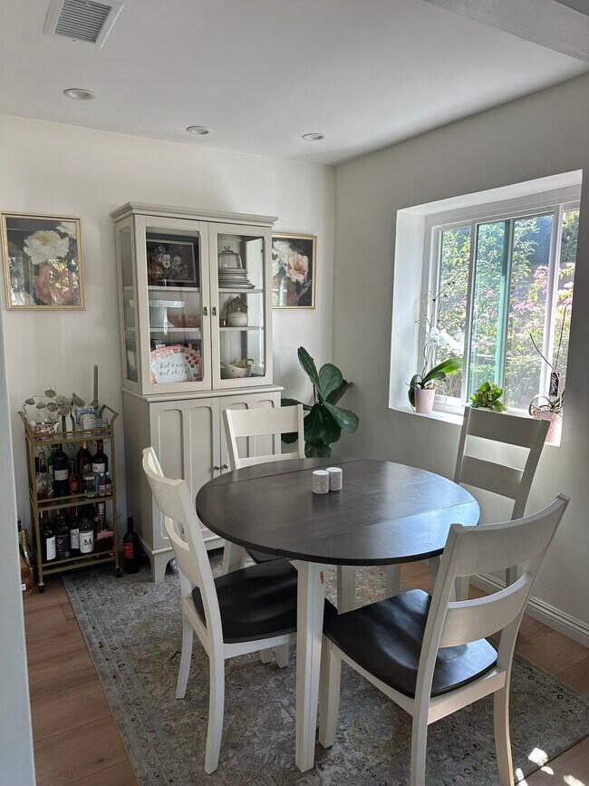 Foto del edificio - 3279 Glendon Ave