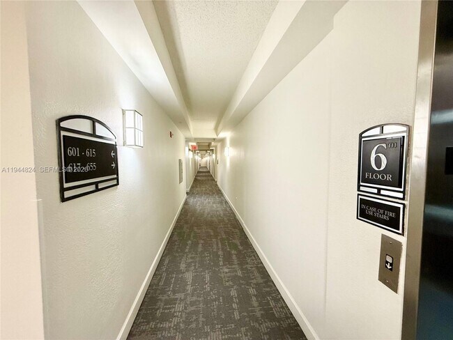 Foto del edificio - 6001 SW 70th St