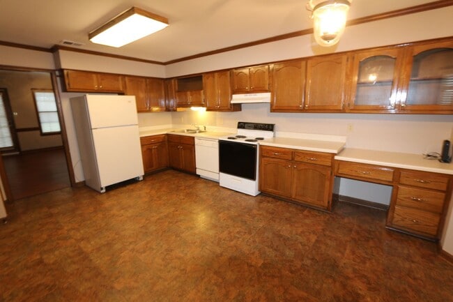 Building Photo - Southeast Memphis Family Beauty