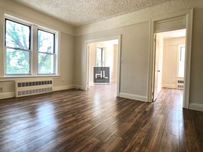 Building Photo - BEAUTIFUL GRAVESEND 2BD/1BA WITH W&D HOOKUP