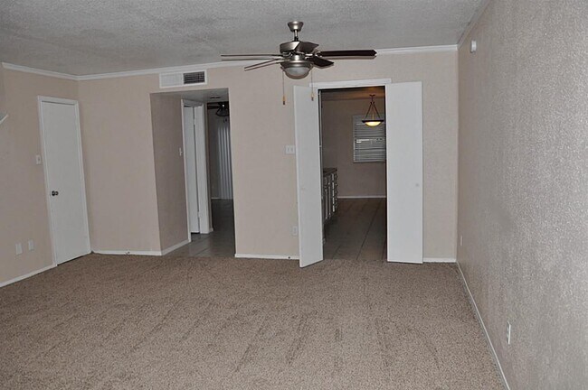 Building Photo - 8488 Ariel St