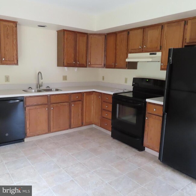 Building Photo - 482 Pensinger Rd