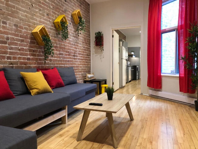 Building Photo - 4619 R. Saint-Denis