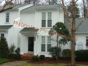 Building Photo - 110 Planetree Ln