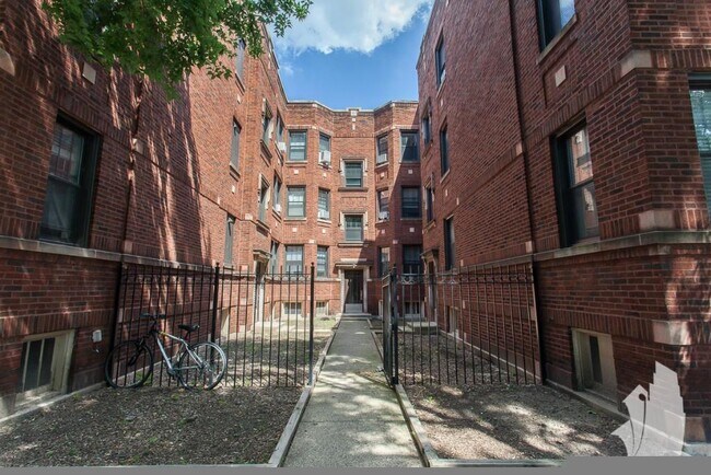 Building Photo - 4725 N Leavitt St
