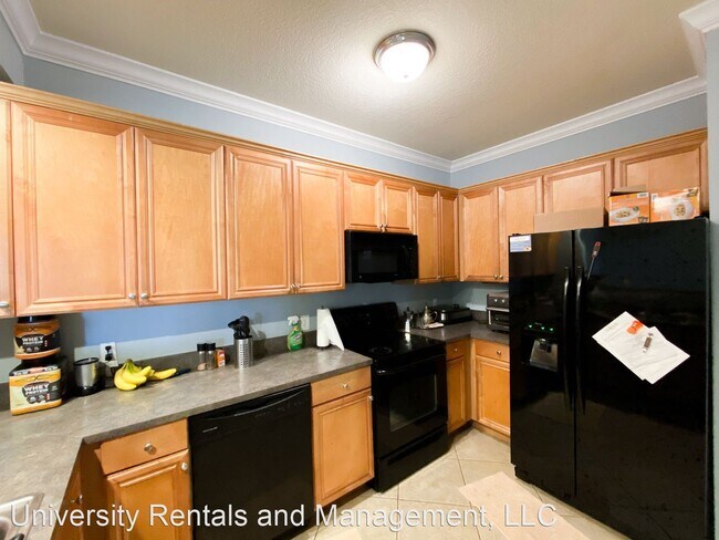 Building Photo - 3 br, 3 bath House - 1142 SW 9th Rd #403