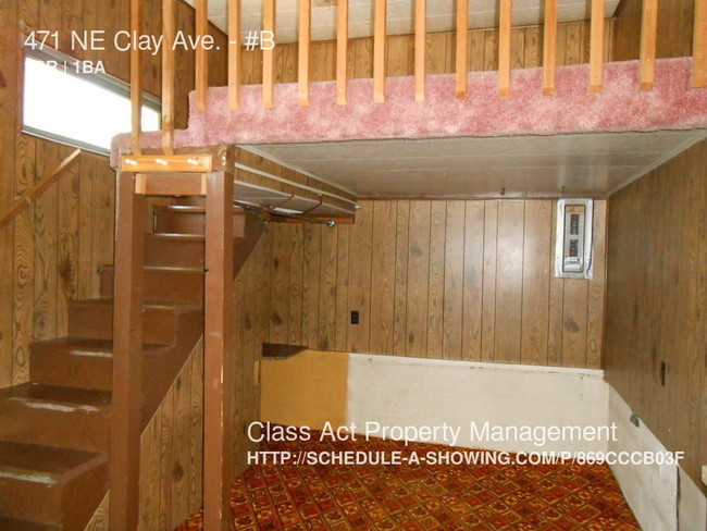 Building Photo - 471 NE Clay Ave