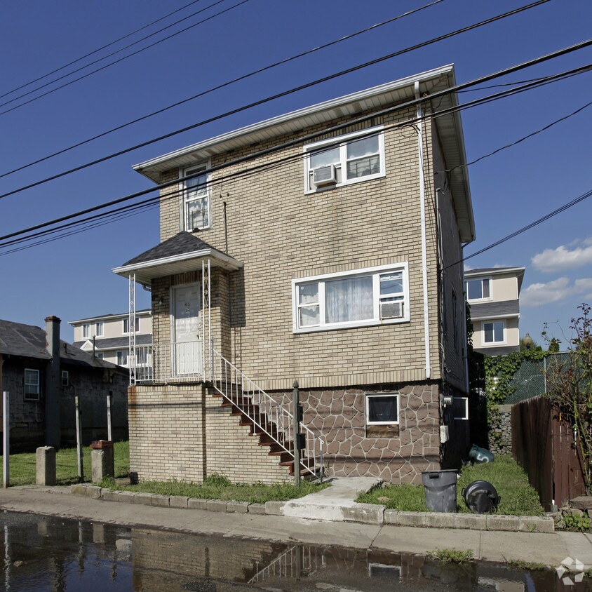 Foto del edificio - 45 Doty Ave