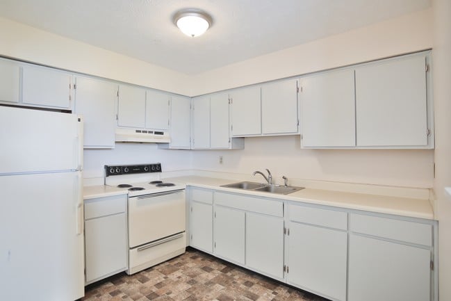 Building Photo - 125 Tanglewood Ct
