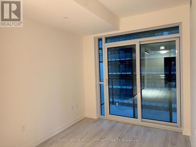 Photo du bâtiment - 120 Broadway Ave