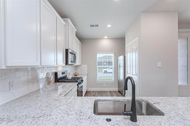 Building Photo - 637 Emerson Dr