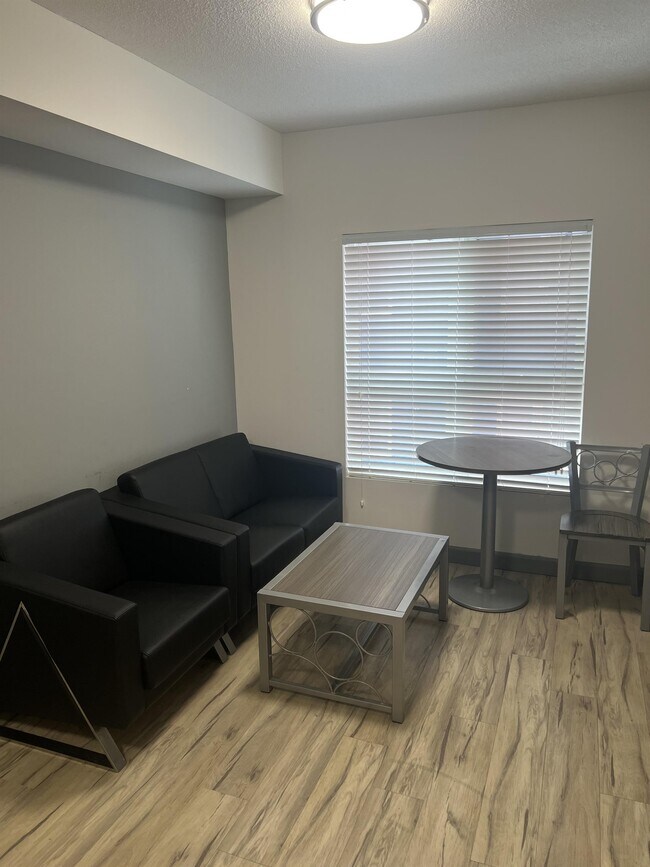 Building Photo - 258B-258B Sunview St