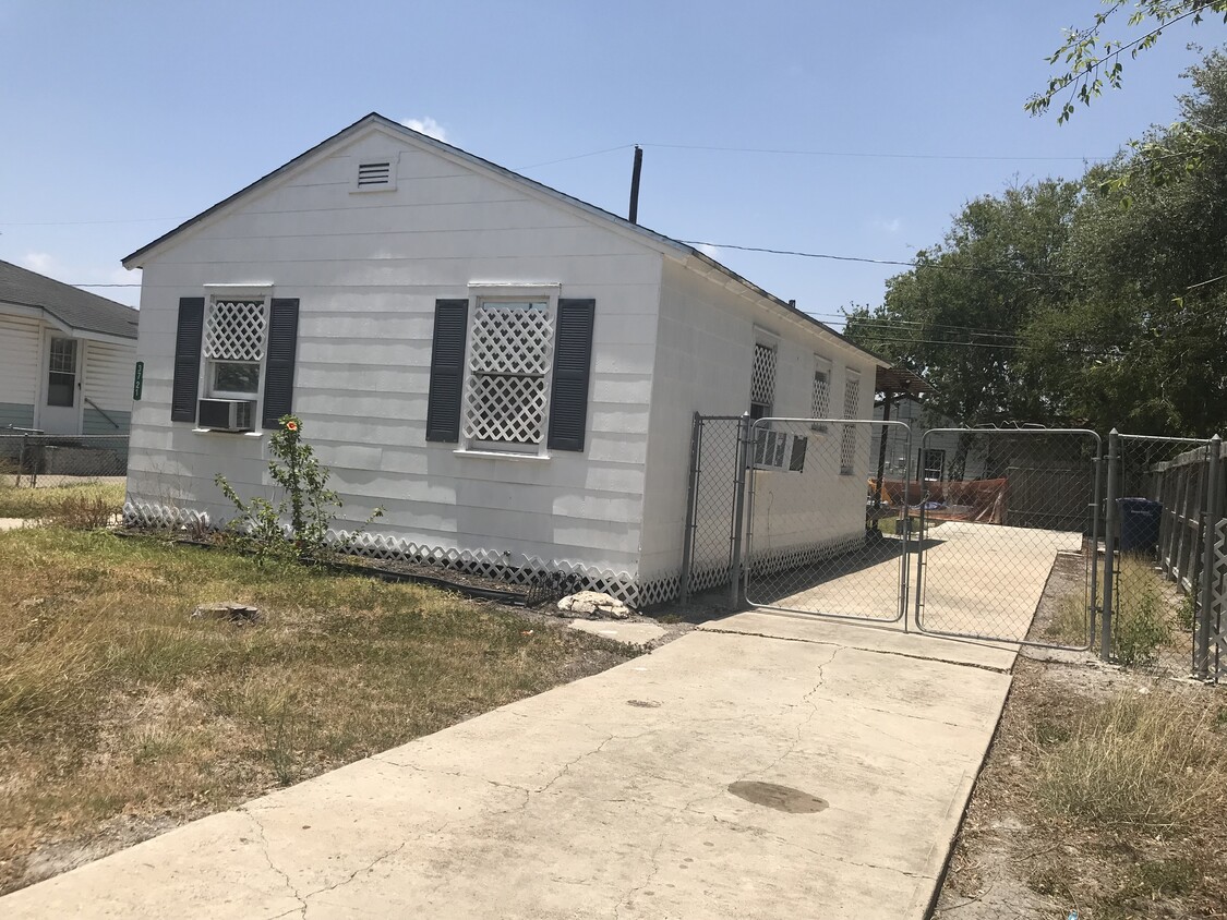 Primary Photo - 3721 Bertram St